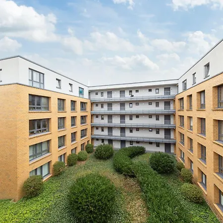 & Coliving Aparthotel